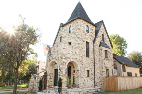 Tulsa Castle-a Good Knight's Rest Brookside